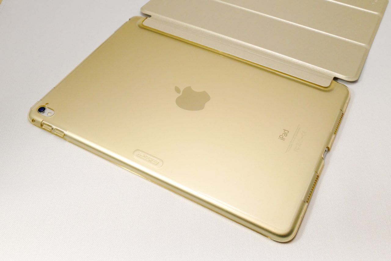 iPad Proとゴールドのカバー