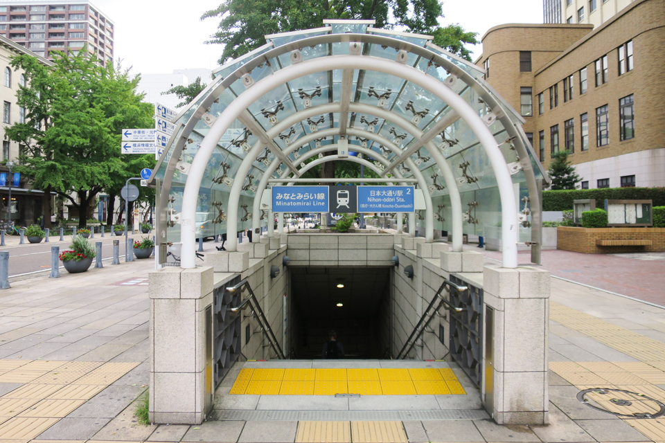 日本大通り駅の出入口